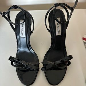 Steve Madden Bow Pumps